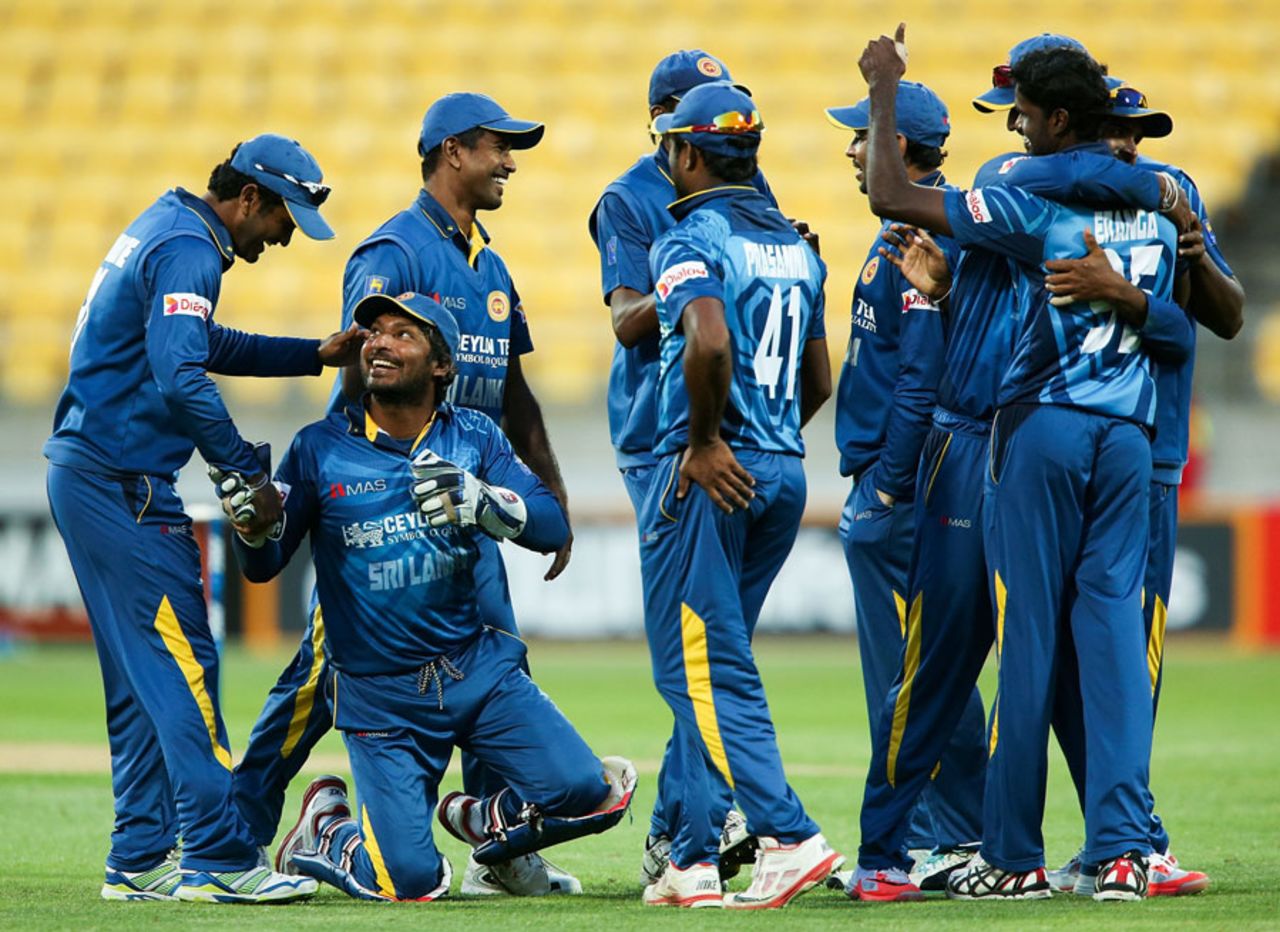Kumar Sangakkara is congratulated after taking the catch to dismiss Corey Anderson, New Zealand v Sri Lanka, 7th ODI, Wellington, January 29, 2015