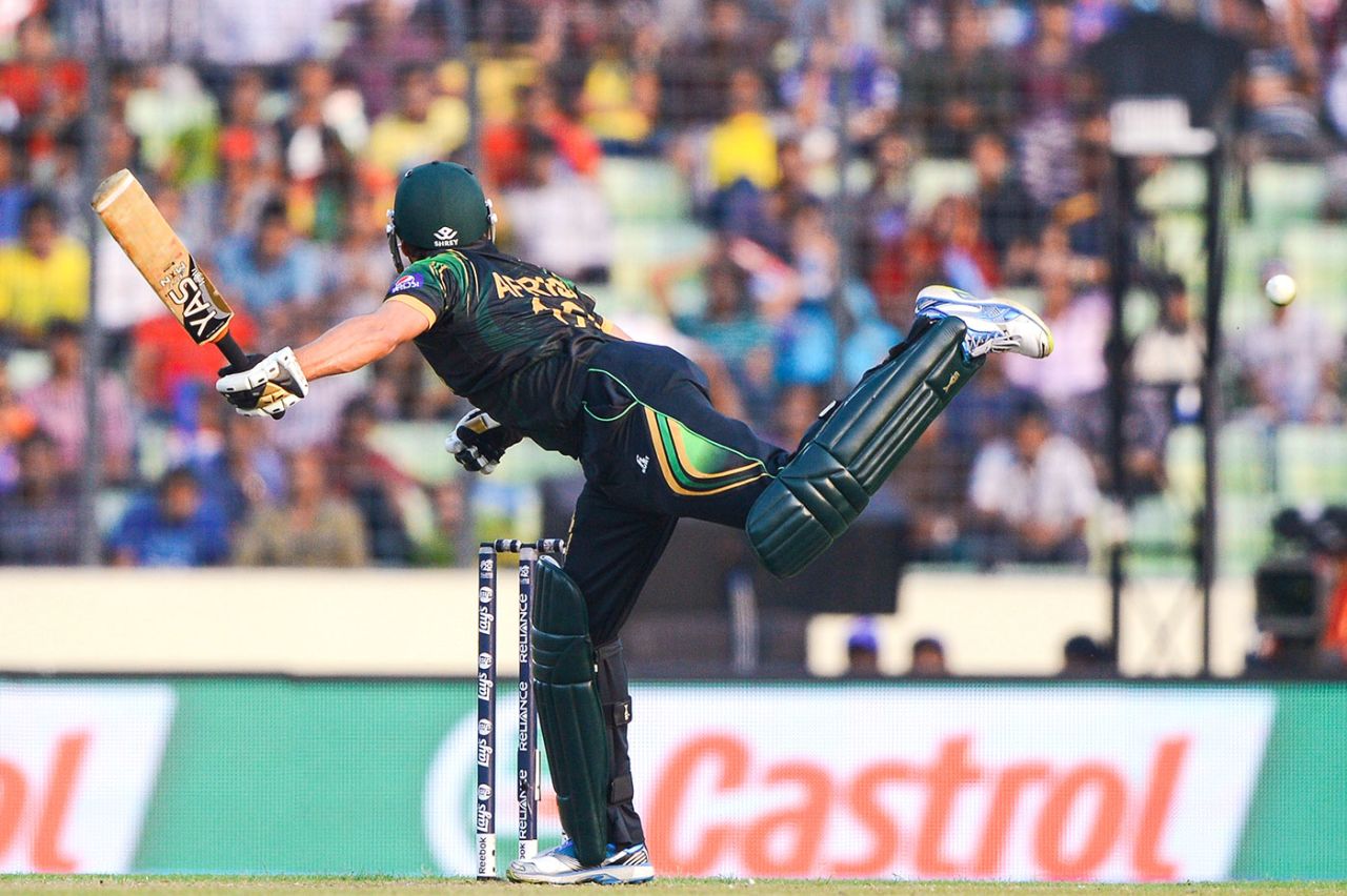 Shahid Afridi plays the strangest of shots, Australia v Pakistan, World T20, Group 2, Mirpur, March 23, 2014