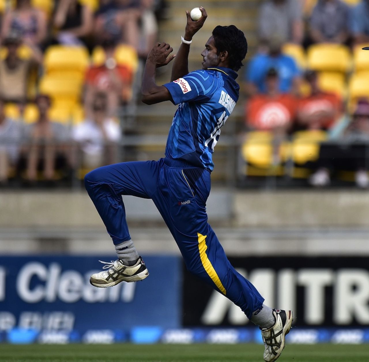 Sri Lanka debutant Dushmantha Chameera in action, New Zealand v Sri Lanka, 7th ODI, Wellington, January 29, 2015