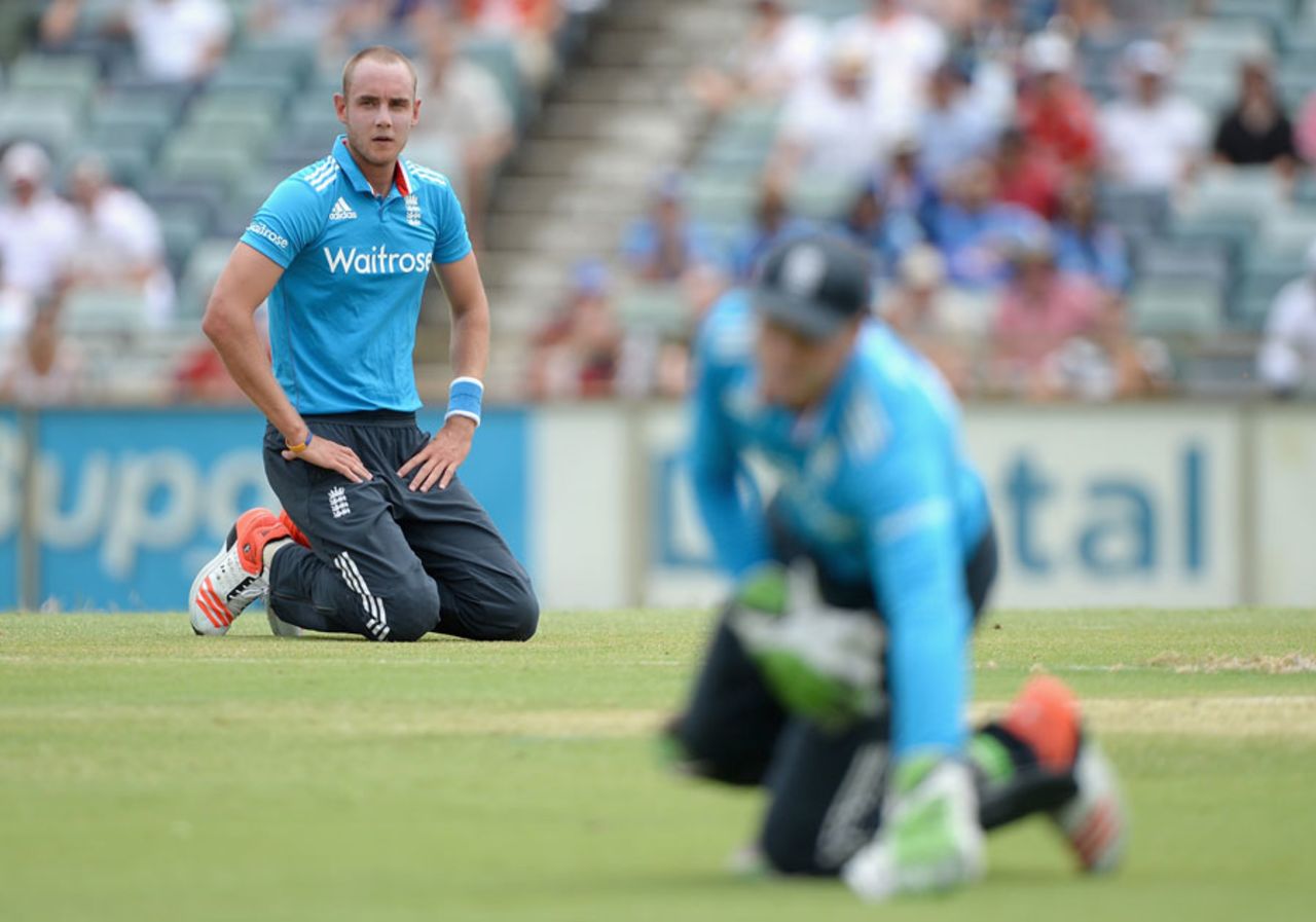Stuart Broad reacts to a misfield, England v India, Carlton Mid Tri-series, Perth, January 30, 2015