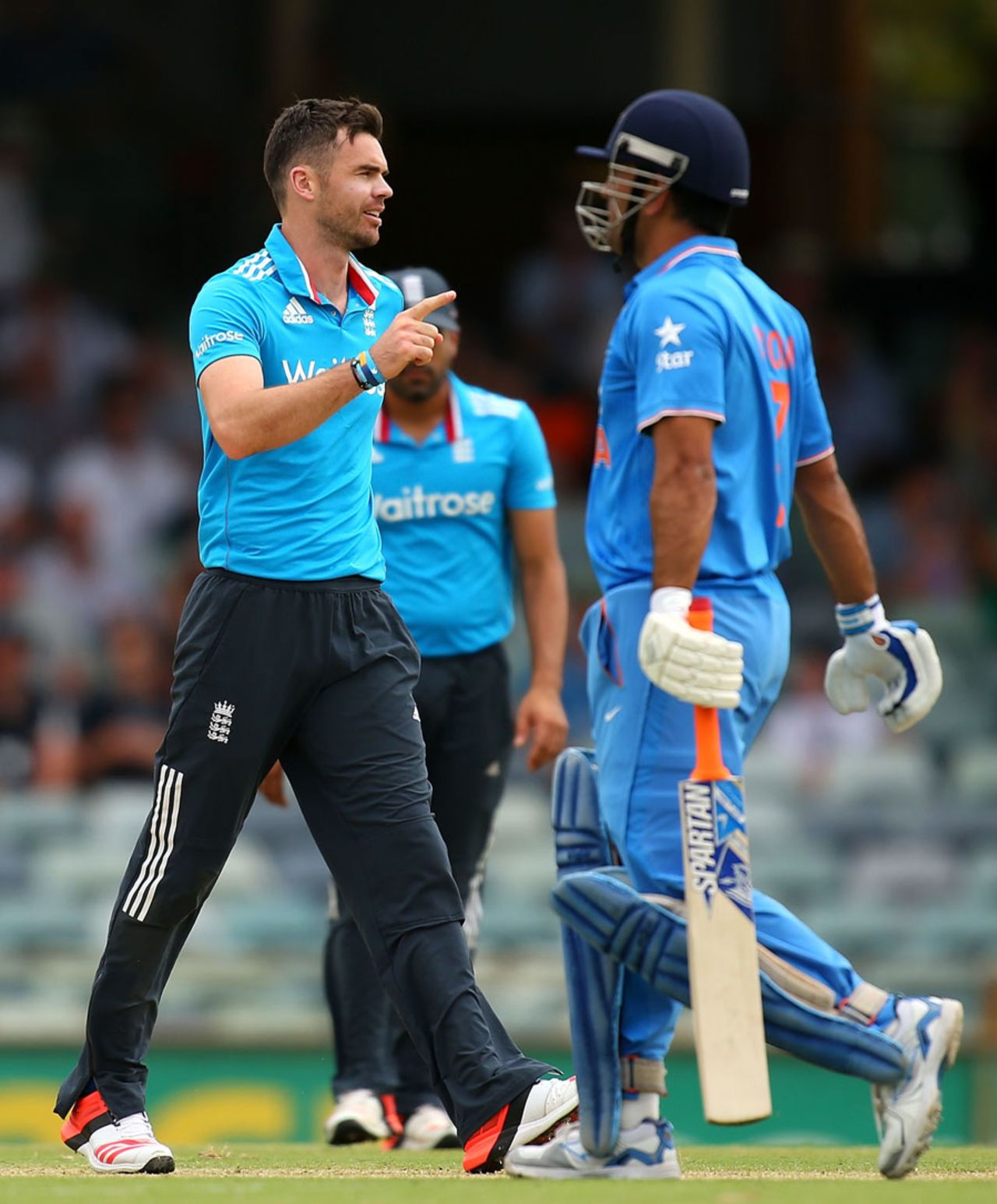 James Anderson trapped MS Dhoni lbw for 17, England v India, Carlton Mid Tri-series, Perth, January 30, 2015