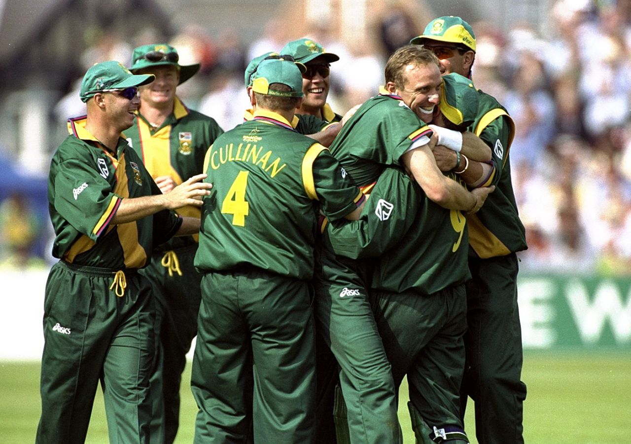South Africa celebrate a wicket, South Africa v Sri Lanka, World Cup, Group A, Northampton, May 19, 1999