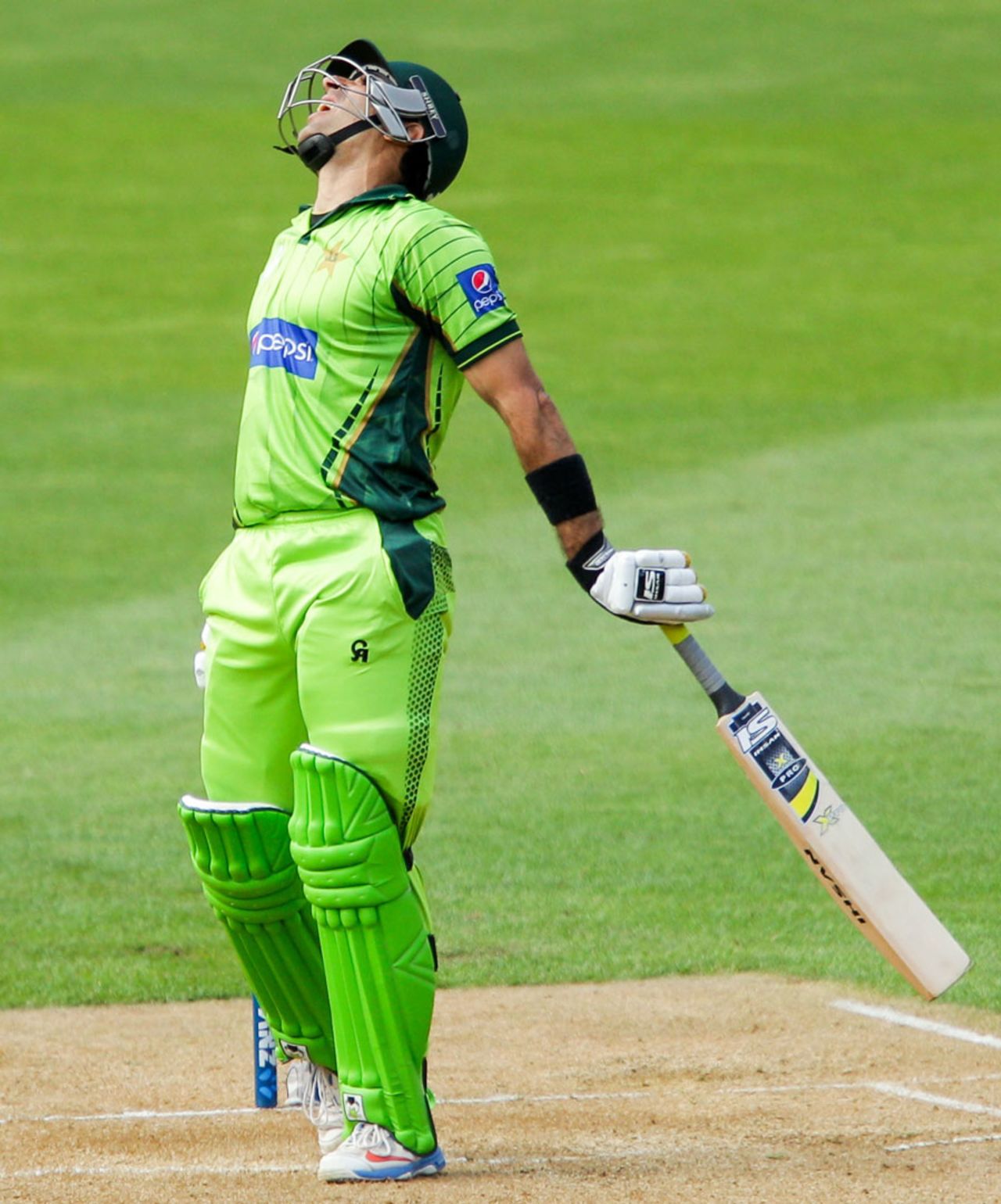 Misbah-ul-Haq is frustrated after throwing away his wicket, New Zealand v Pakistan, 1st ODI, Wellington, January 31, 2015