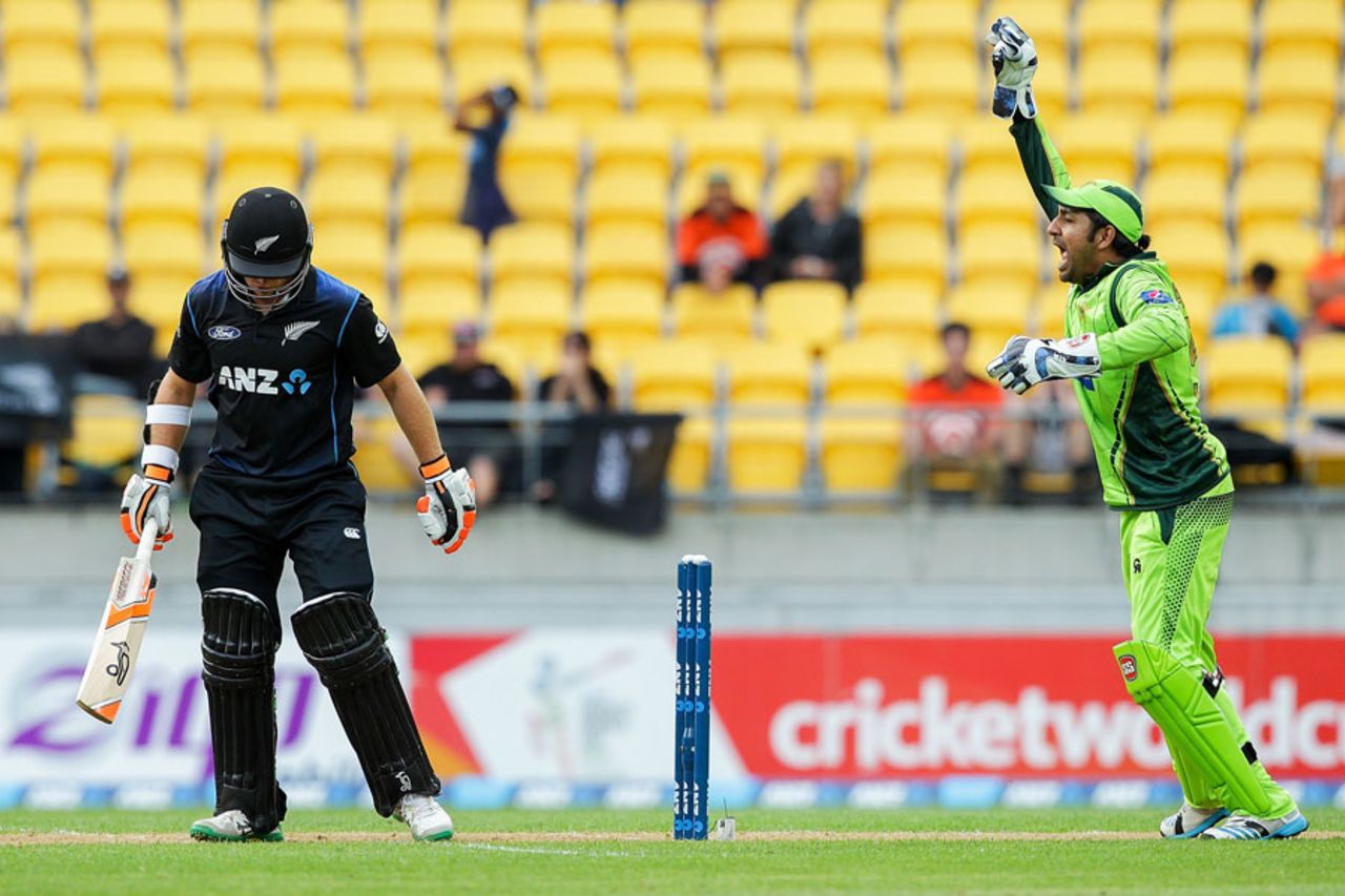 Tom Latham was caught behind for 23, New Zealand v Pakistan, 1st ODI, Wellington, January 31, 2015