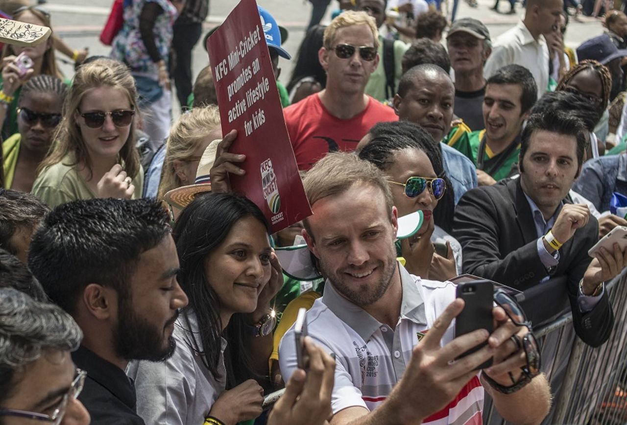 AB de Villiers takes a selfie with the fans before South Africa depart for the World Cup, Johannesburg, February 4, 2015