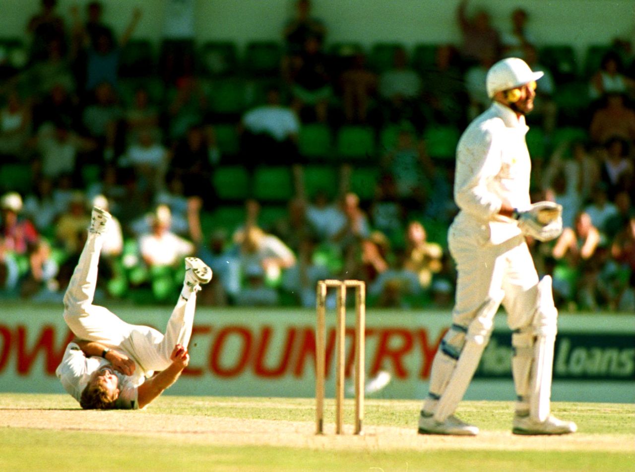Graham Gooch is caught and bowled by Craig McDermott in his final Test innings, Australia v England, 5th Test, Perth, 4th day, February 6, 1995