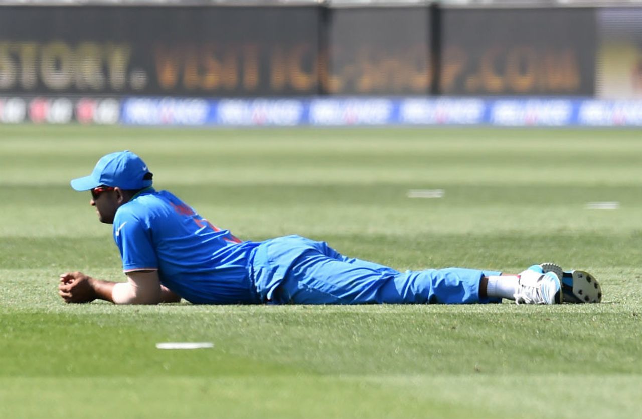 Suresh Raina takes a break, Australia v India, World Cup warm-ups, Adelaide, February 8, 2015