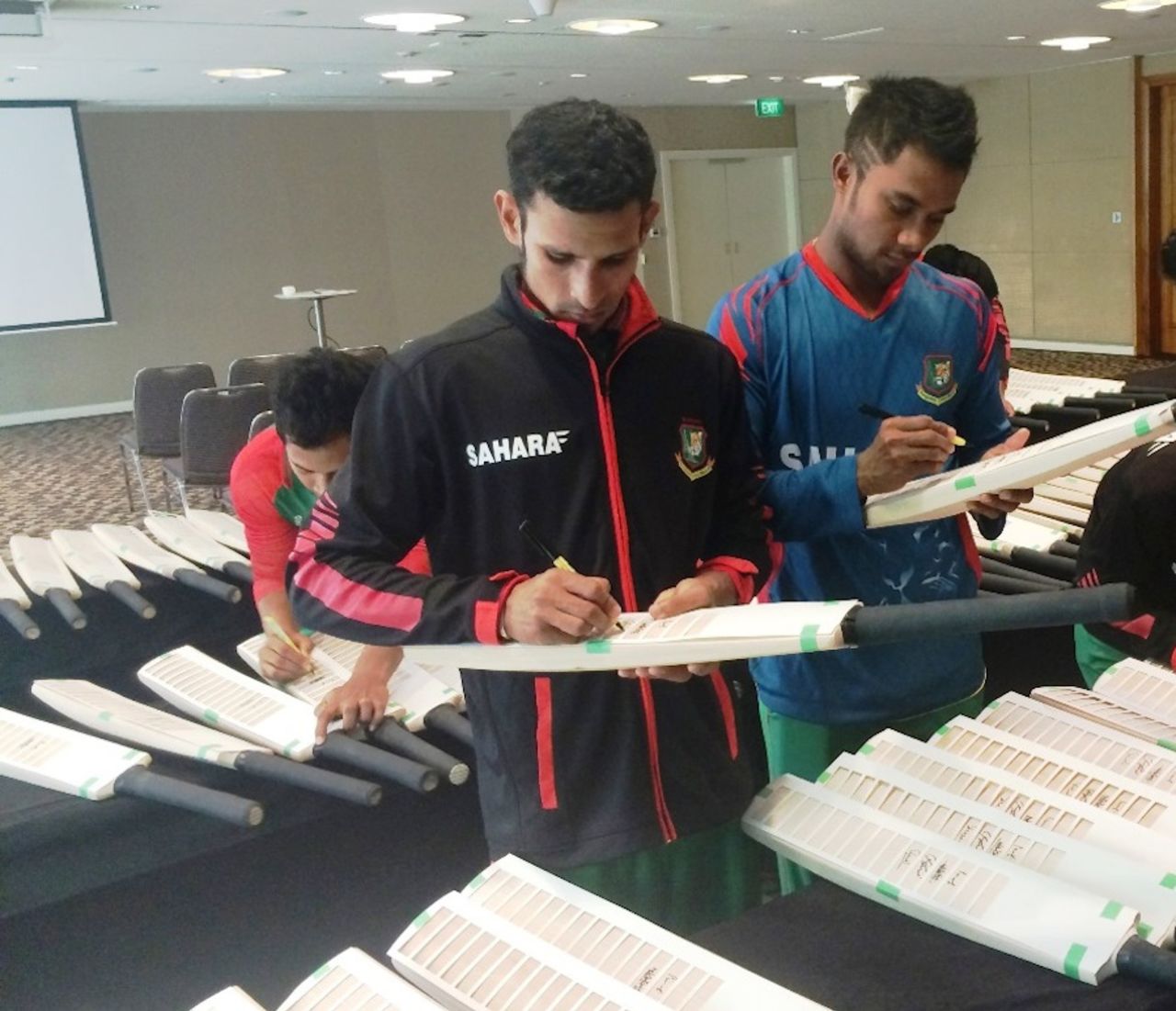 Nasir Hossain and Sabbir Rahman sign a few bats, Sydney, February 8, 2015