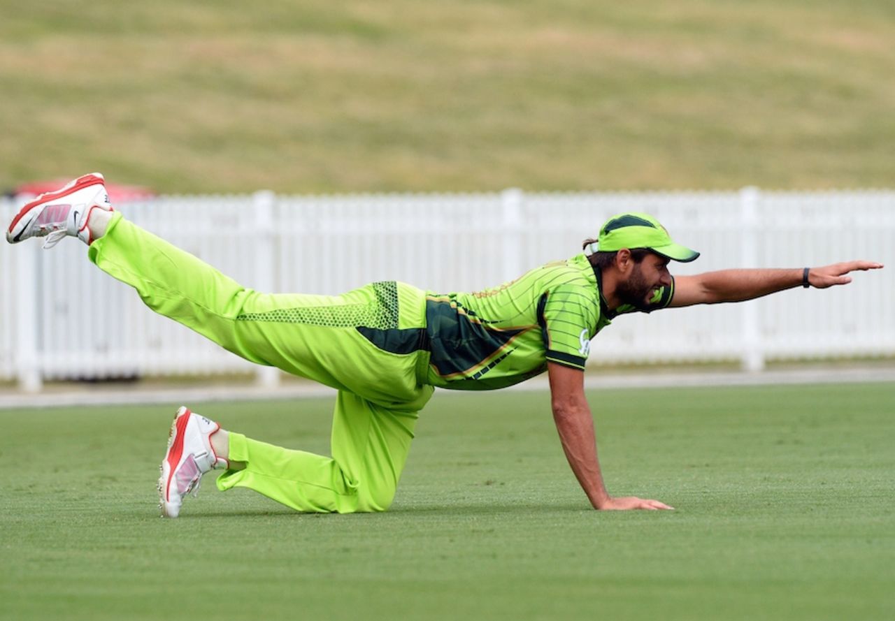Take off: Shahid Afridi stretches while fielding, Bangladesh v Pakistan, World Cup warm-ups, Sydney, February 9, 2015