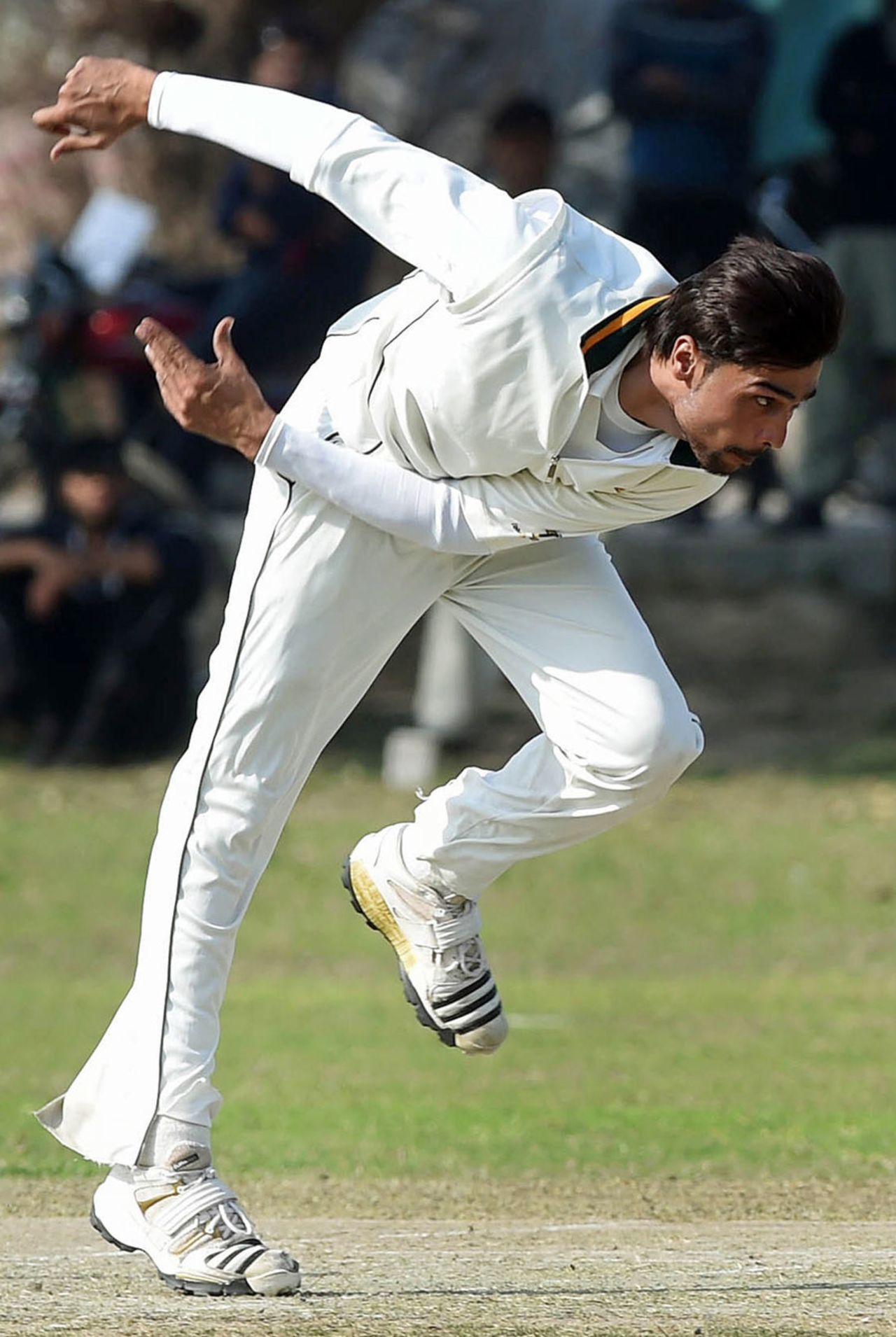 Mohammad Amir in his delivery stride during a league game, Lahore, February 10, 2015