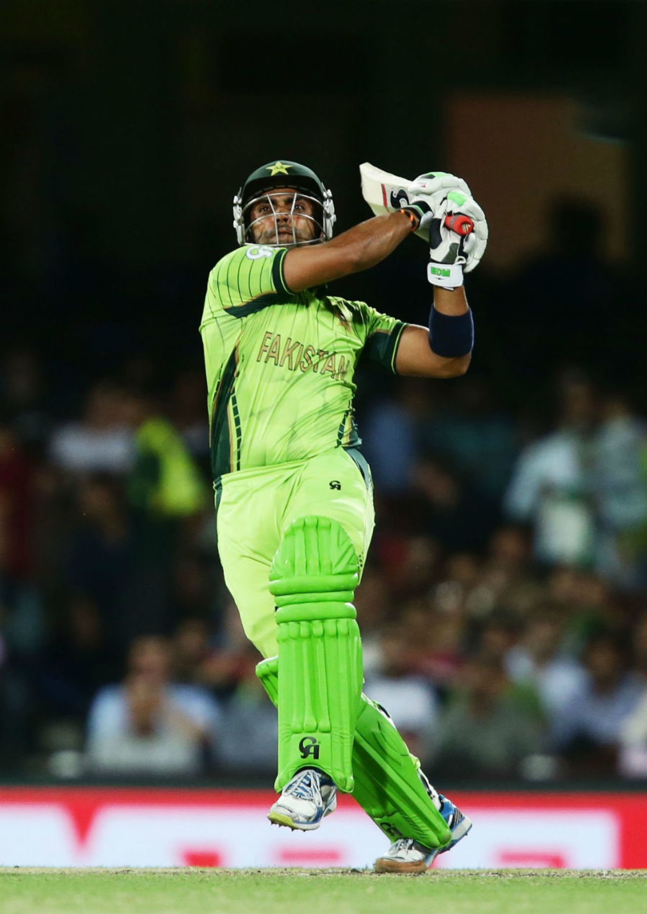 Umar Akmal plays a pull shot, England v Pakistan, World Cup warm-up, Sydney, February 11, 2015