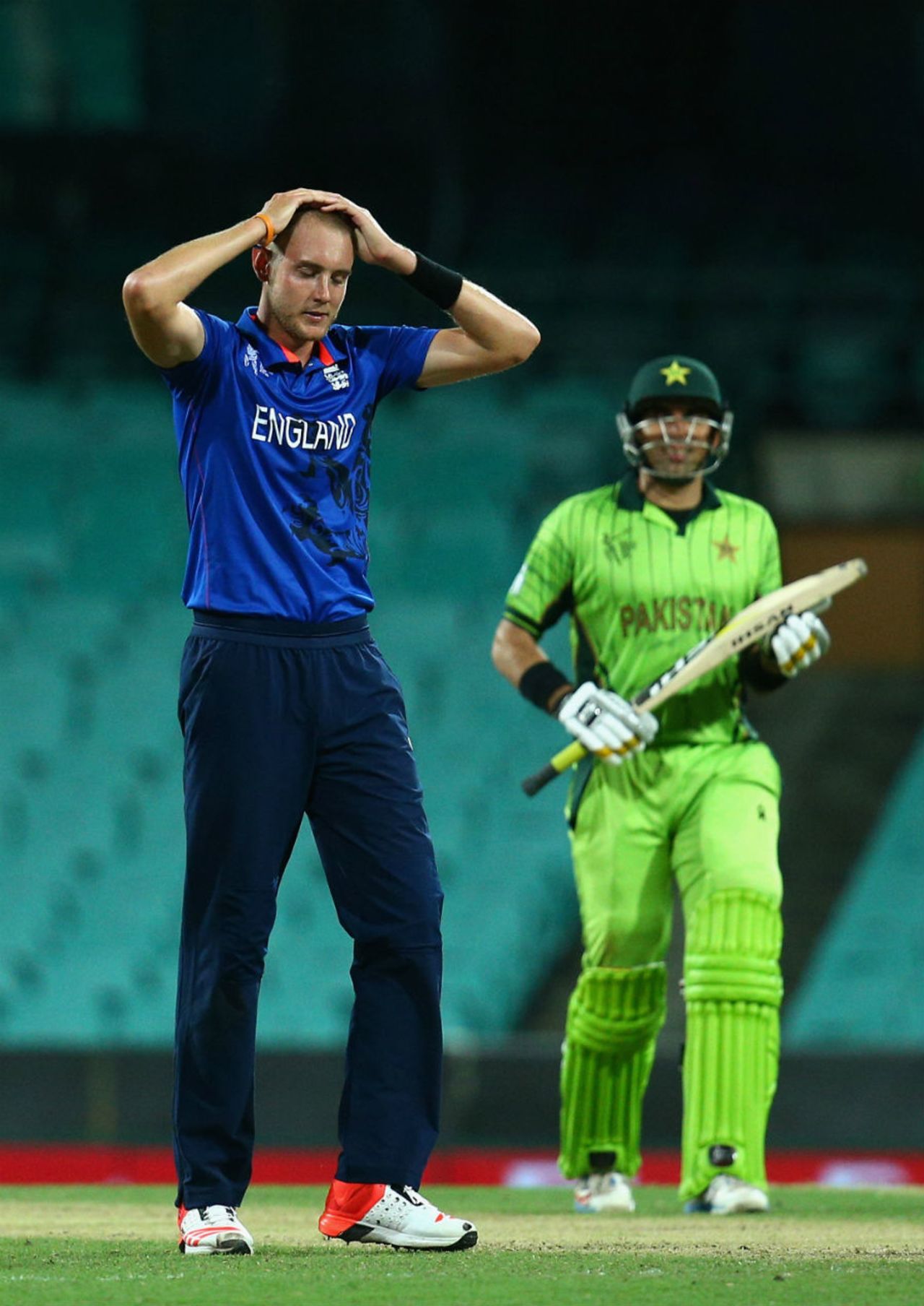 Stuart Broad and England couldn't find their way past Misbah-ul-Haq, England v Pakistan, World Cup warm-up, Sydney, February 11, 2015