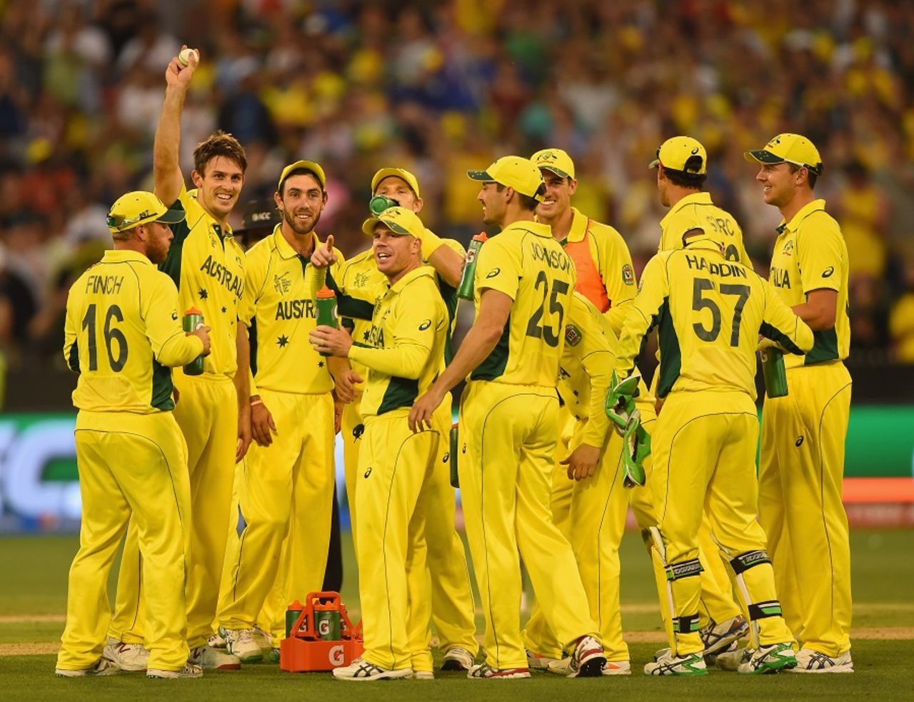 Mitchell Marsh acknowledges the crowd after claiming his fifth wicket, Australia v England, Group A, World Cup 2015, Melbourne, February 14, 2015