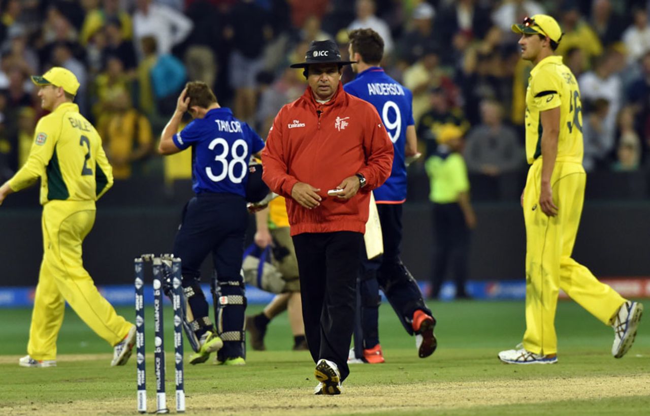 Aleem Dar's lbw decision was overturned but the umpires decided James Anderson had been run out, Australia v England, Group A, World Cup 2015, Melbourne, February 14, 2015