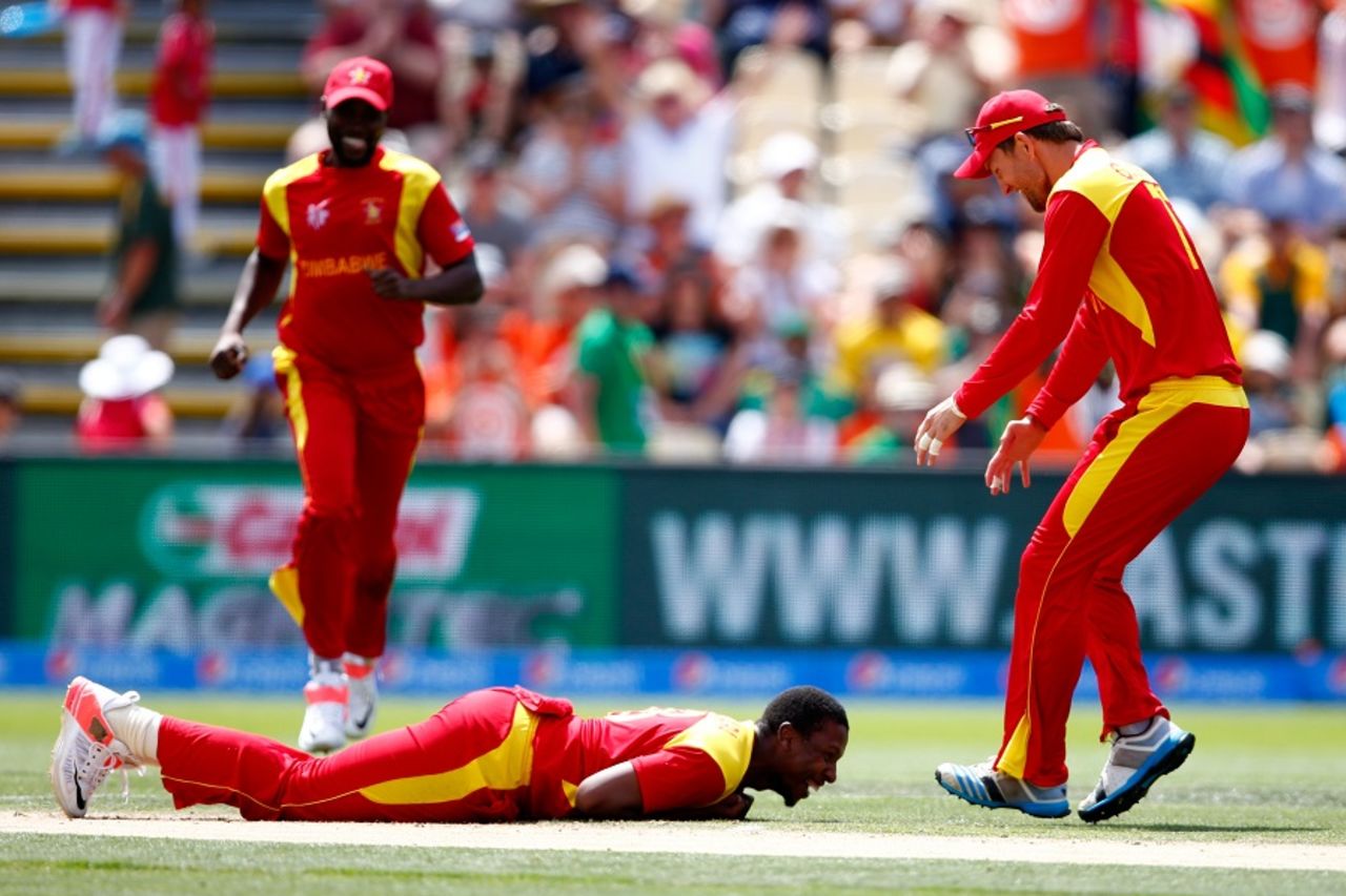Something fishy: Tinashe Panyangara showed how to celebrate a wicket after slipping in his followthrough, South Africa v Zimbabwe, Group B, World Cup 2015, Hamilton, February 15, 2015