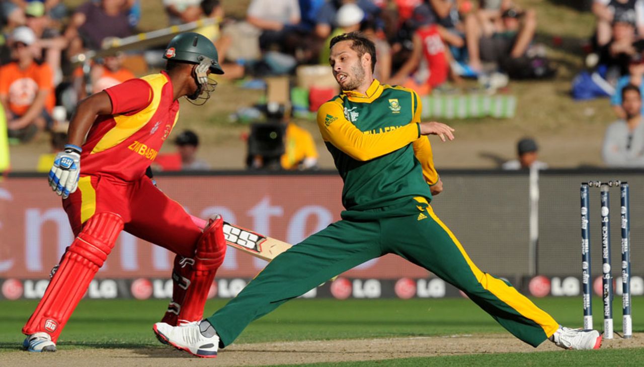 Farhaan Behardien stretches while attempting to field, South Africa v Zimbabwe, World Cup 2015, Group B, Hamilton, February 15, 2015