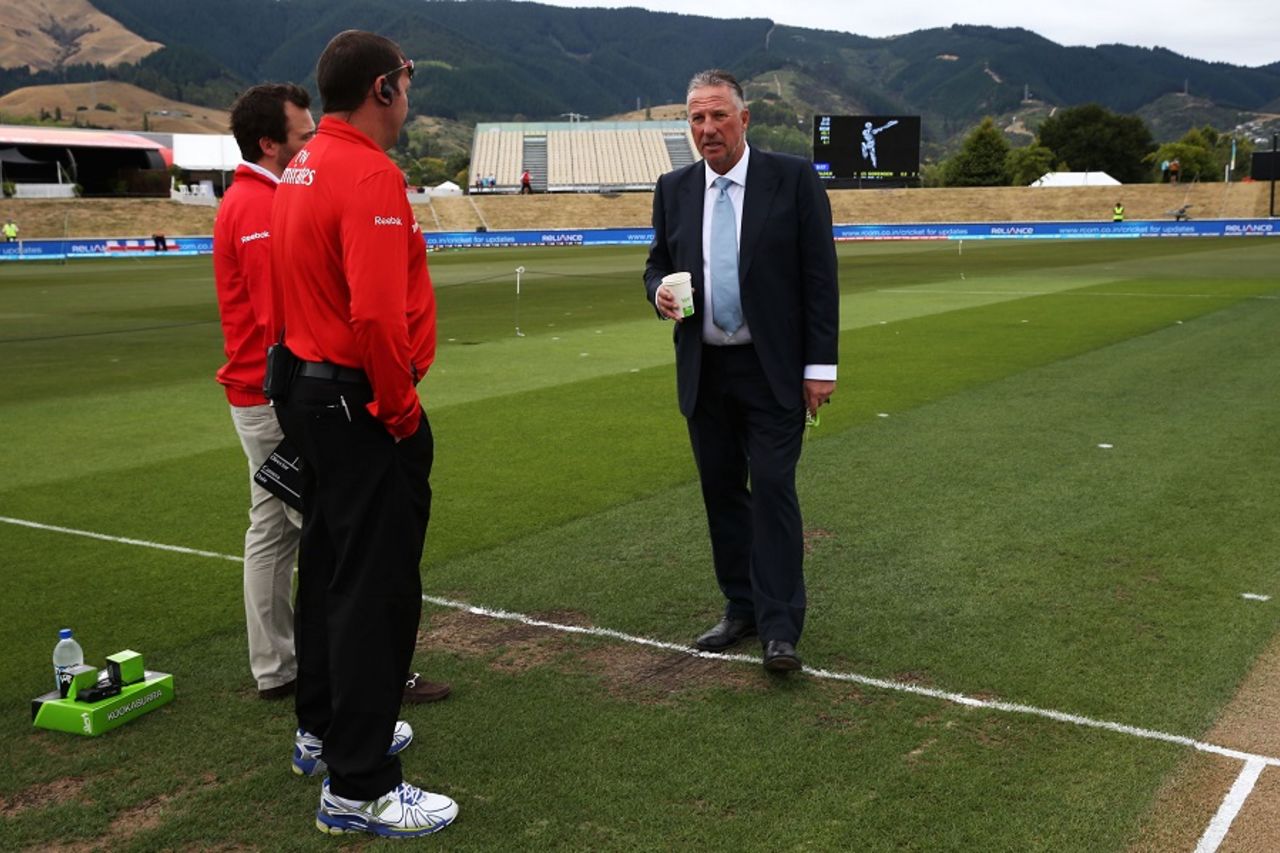 Ian Botham has a chat with the umpires ahead of the match, Ireland v West Indies, World Cup 2015, Group B, Nelson, February 16, 2015