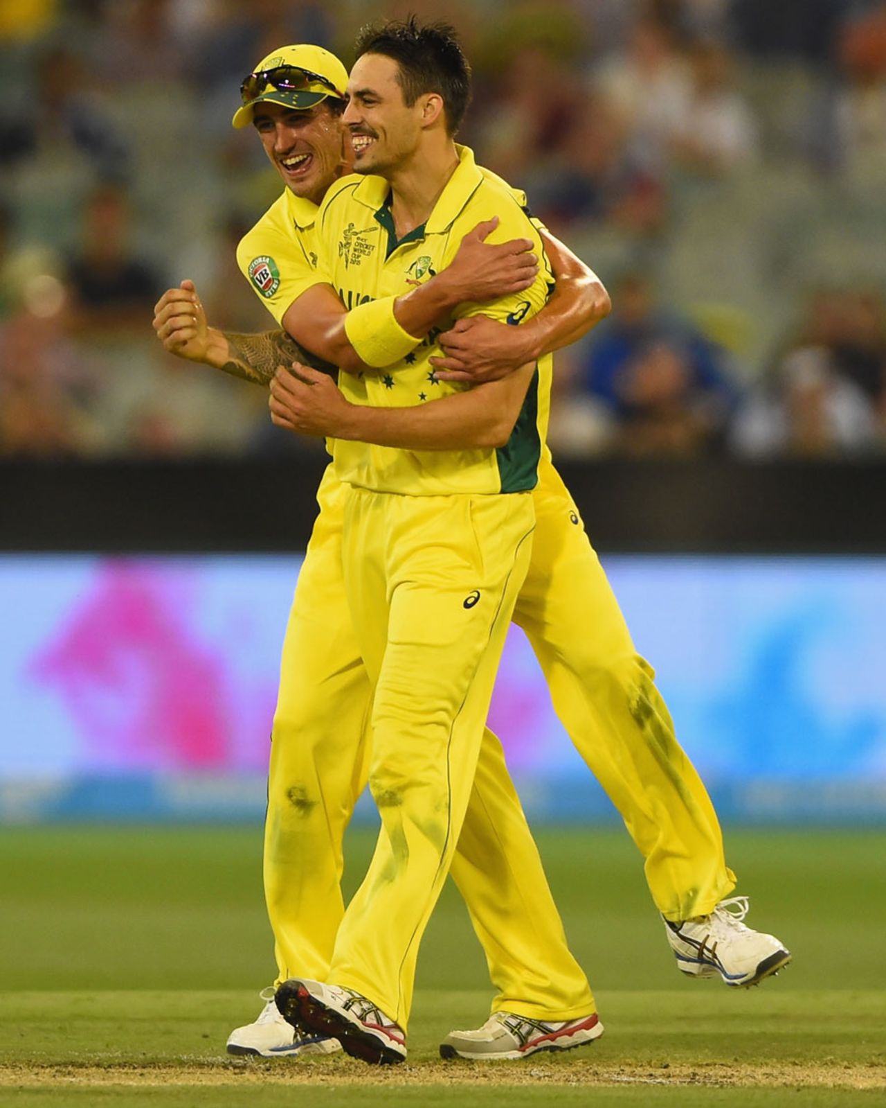 Mitchell Starc congratulates Mitchell Johnson after the latter took a wicket, Australia v England, Group A, World Cup 2015, Melbourne, February 14, 2015