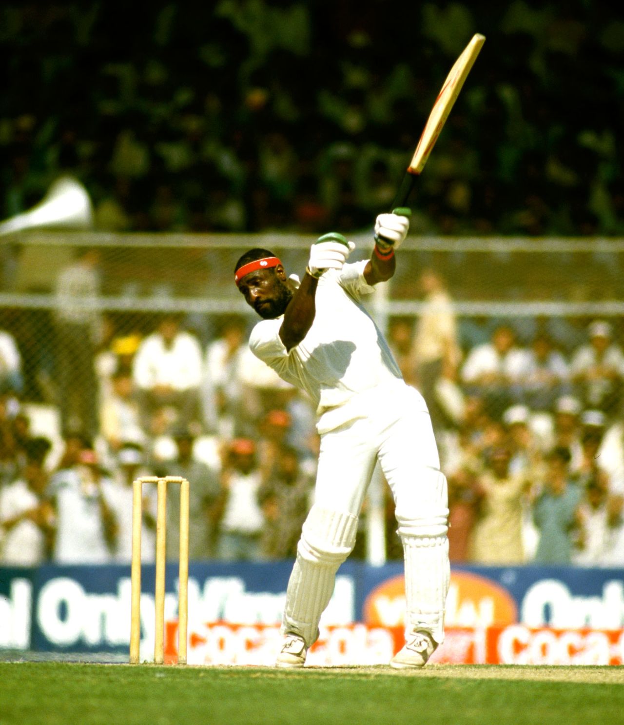 Viv Richards gets on his toes, Pakistan v West Indies, World Cup, Group B, Karachi, October 30, 1987