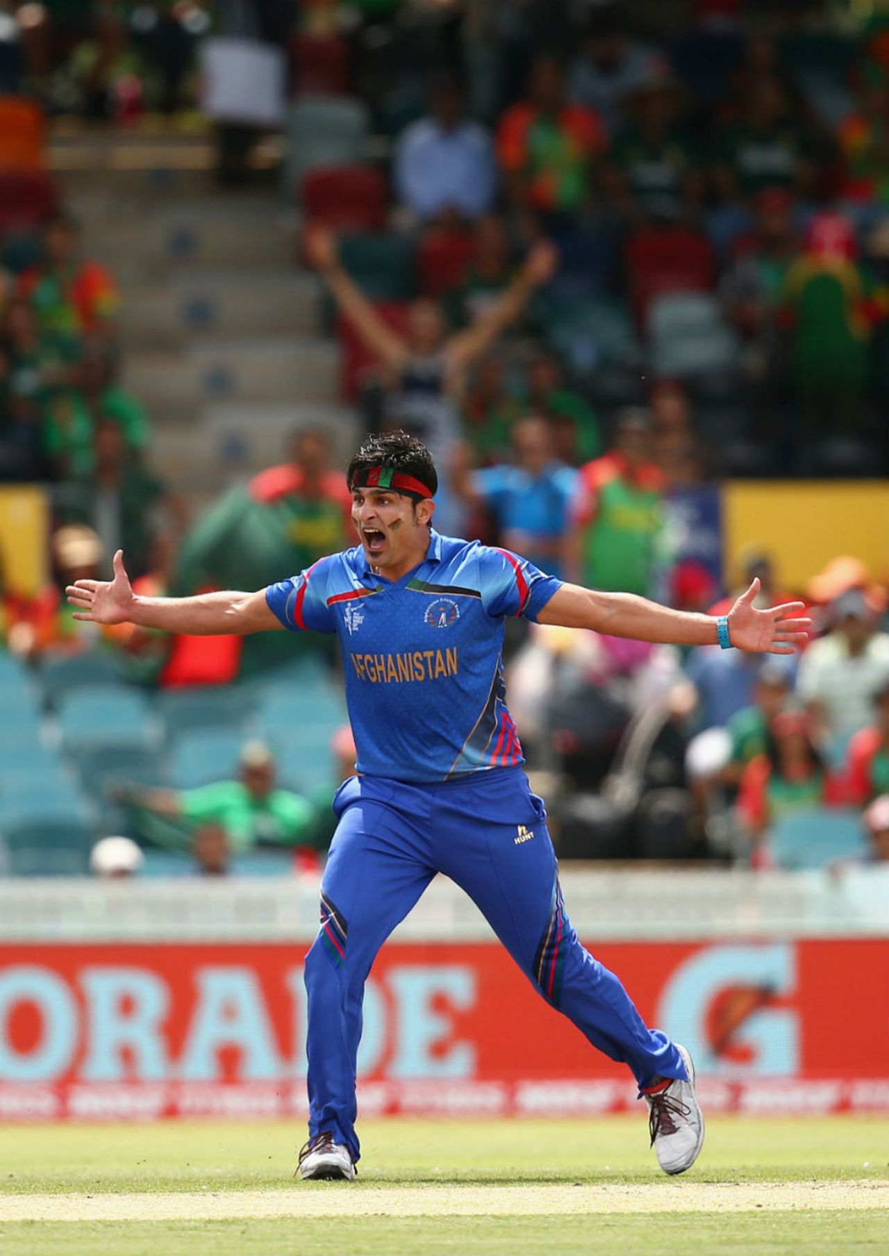 Hamid Hassan appeals for a caught behind, Afghanistan v Bangladesh, World Cup 2015, Group A, Canberra, February 18, 2015