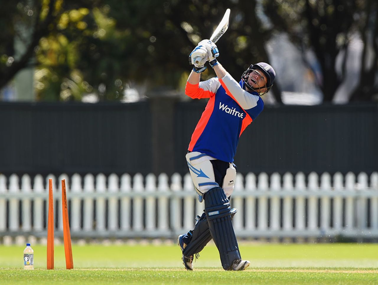 Eoin Morgan finds his range during training, Wellington, February 18, 2015