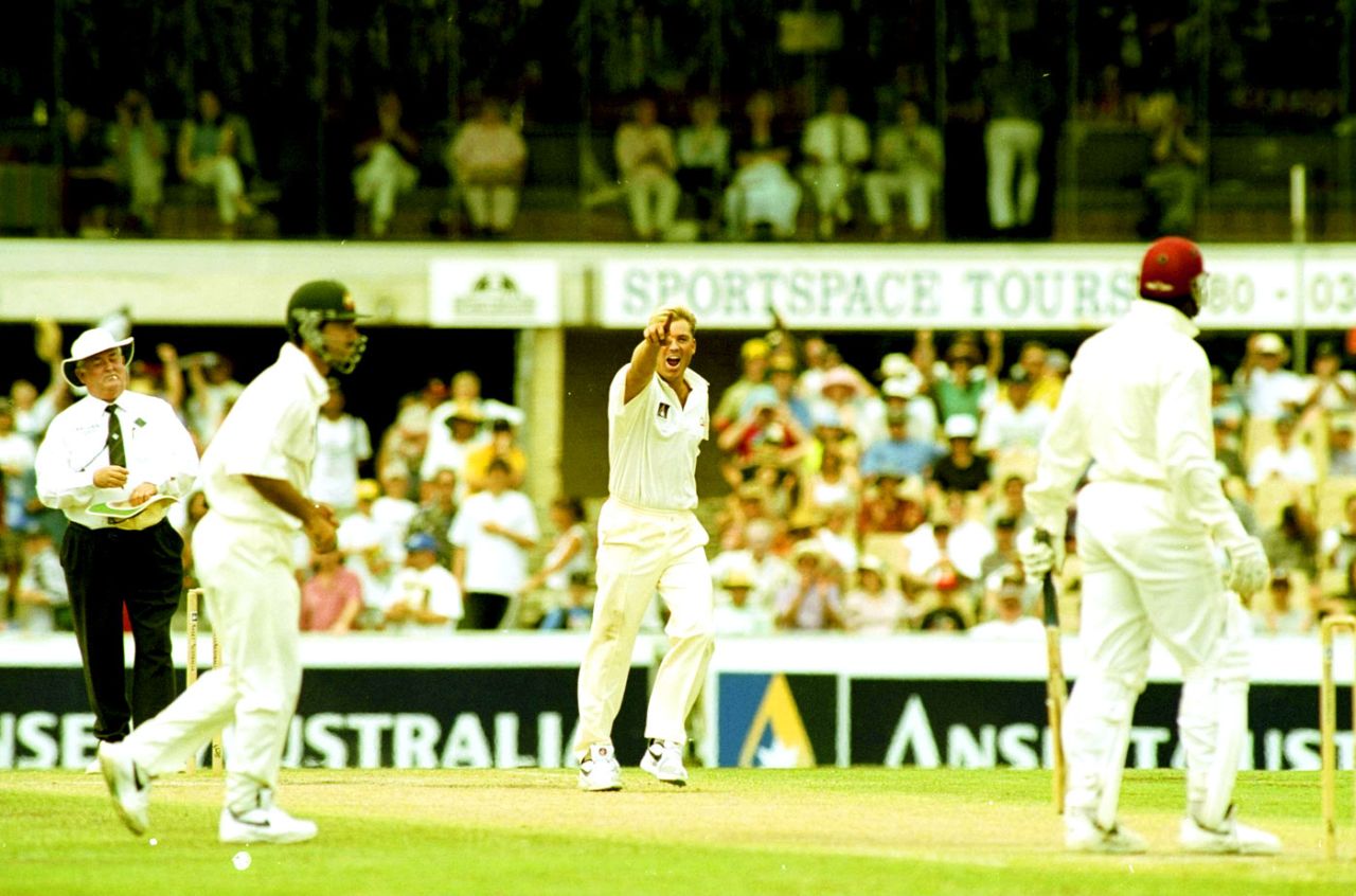 Shane Warne dismisses Carl Hooper, Australia v West Indies, second Test, Sydney, December 1, 1996