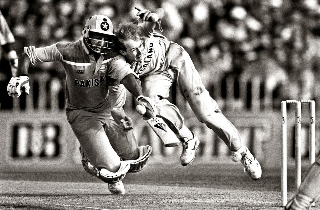 Wasim Akram collides with Chris Harris, New Zealand v Pakistan, World Cup semi-final, March 21, Auckland, 1992