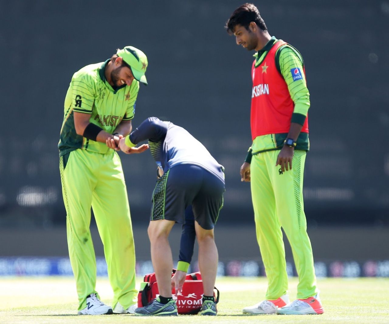 Shahid Afridi gets some treatment from the physio, Pakistan v West Indies, World Cup 2015, Group B, Christchurch, February 21, 2015