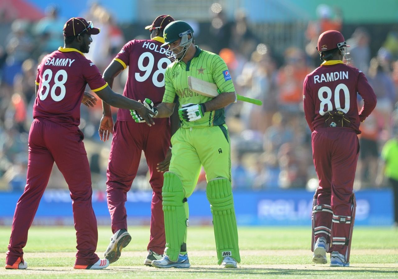 Sohail Khan shakes hands with Darren Sammy after the game, Pakistan v West Indies, World Cup 2015, Group B, Christchurch, February 21, 2015