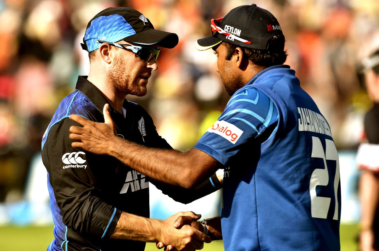 Mahela Jayawardene congratulates Brendon McCullum on the win, New Zealand v Sri Lanka, 5th ODI, Dunedin, January 23, 2015
