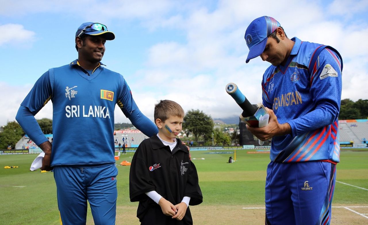 Mohammad Nabi signs the bat at the toss, Afghanistan v Sri Lanka, World Cup 2015, Group A, Dunedin, February 22, 2015