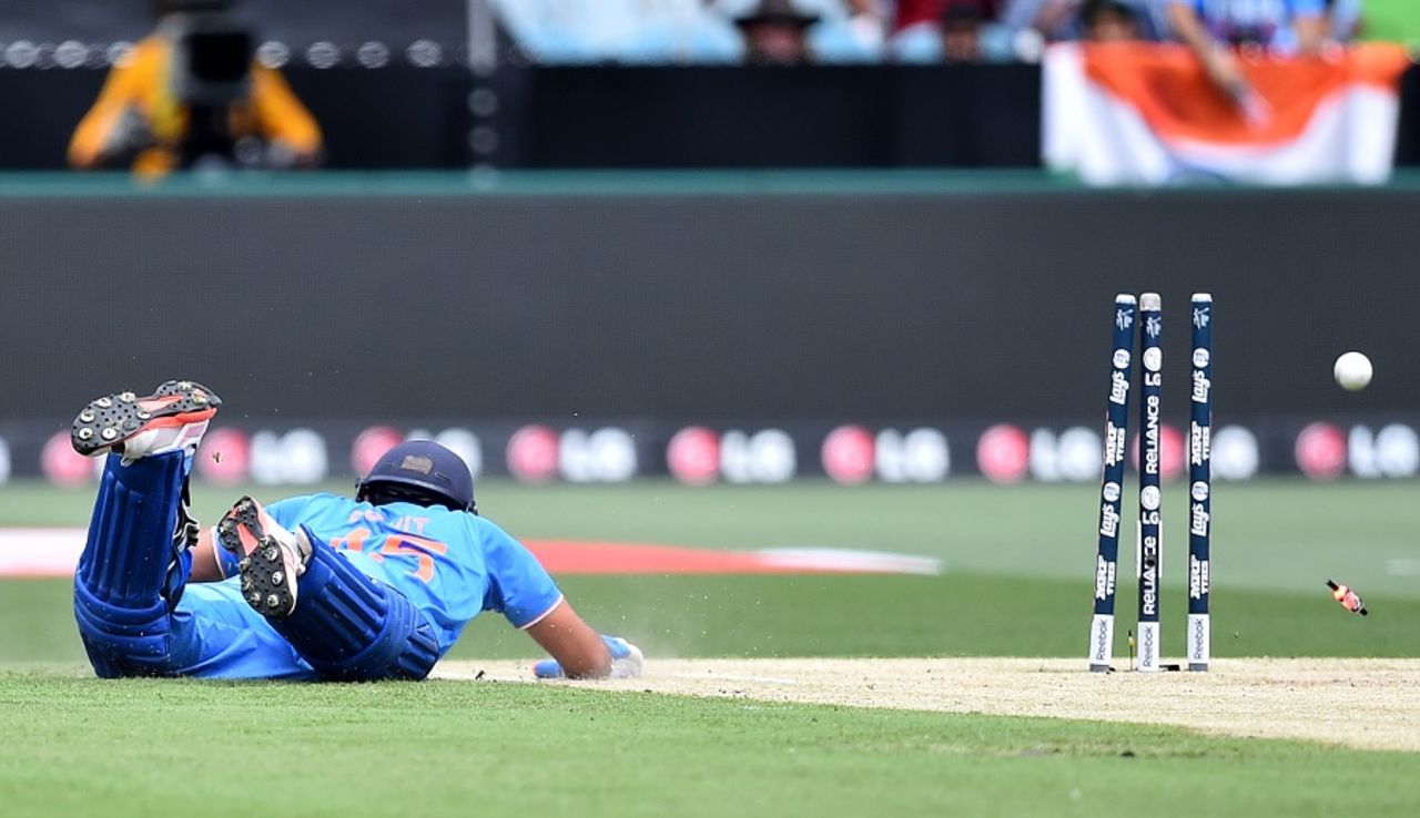 Bulls eye: AB de Villiers scored a direct hit to dismiss Rohit Sharma, India v South Africa, World Cup 2015, Group B, Melbourne, February 22, 2015