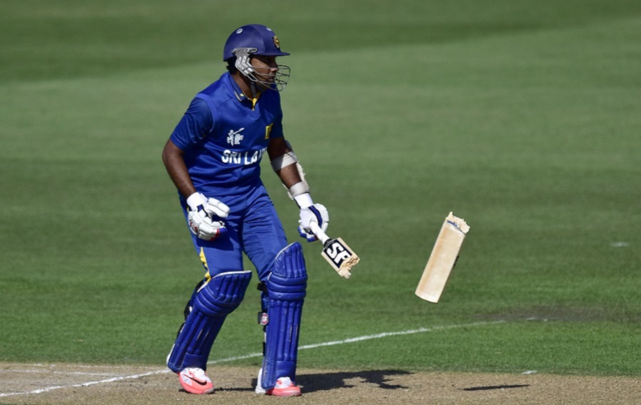 Mahela Jayawardene's bat breaks on impact, Afghanistan v Sri Lanka, World Cup 2015, Group A