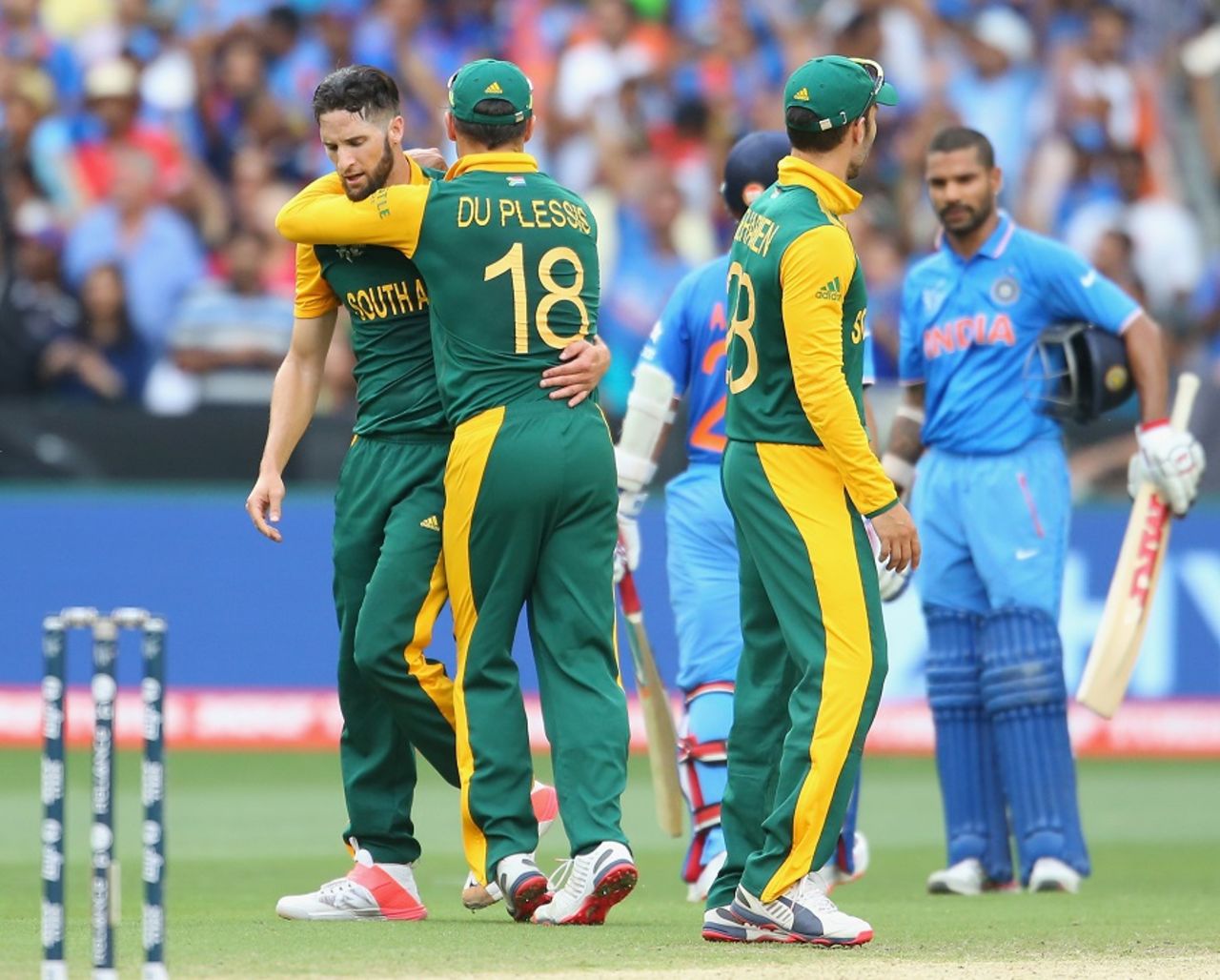 Wayne Parnell is congratulated by Faf du Plessis on the wicket of Shikhar Dhawan, India v South Africa, World Cup 2015, Group B, Melbourne, February 22, 2015