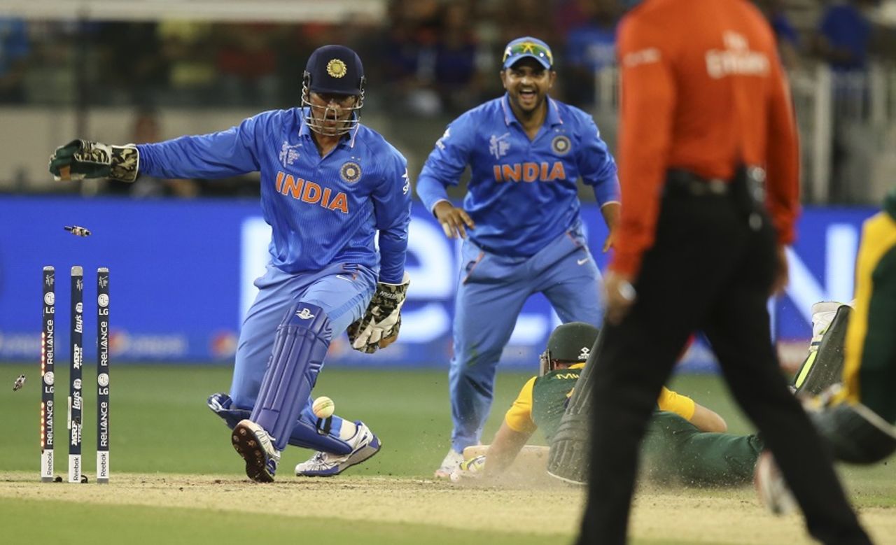 MS Dhoni tips the bails off to catch David Miller short, India v South Africa, World Cup 2015, Group B, Melbourne, February 22, 2015