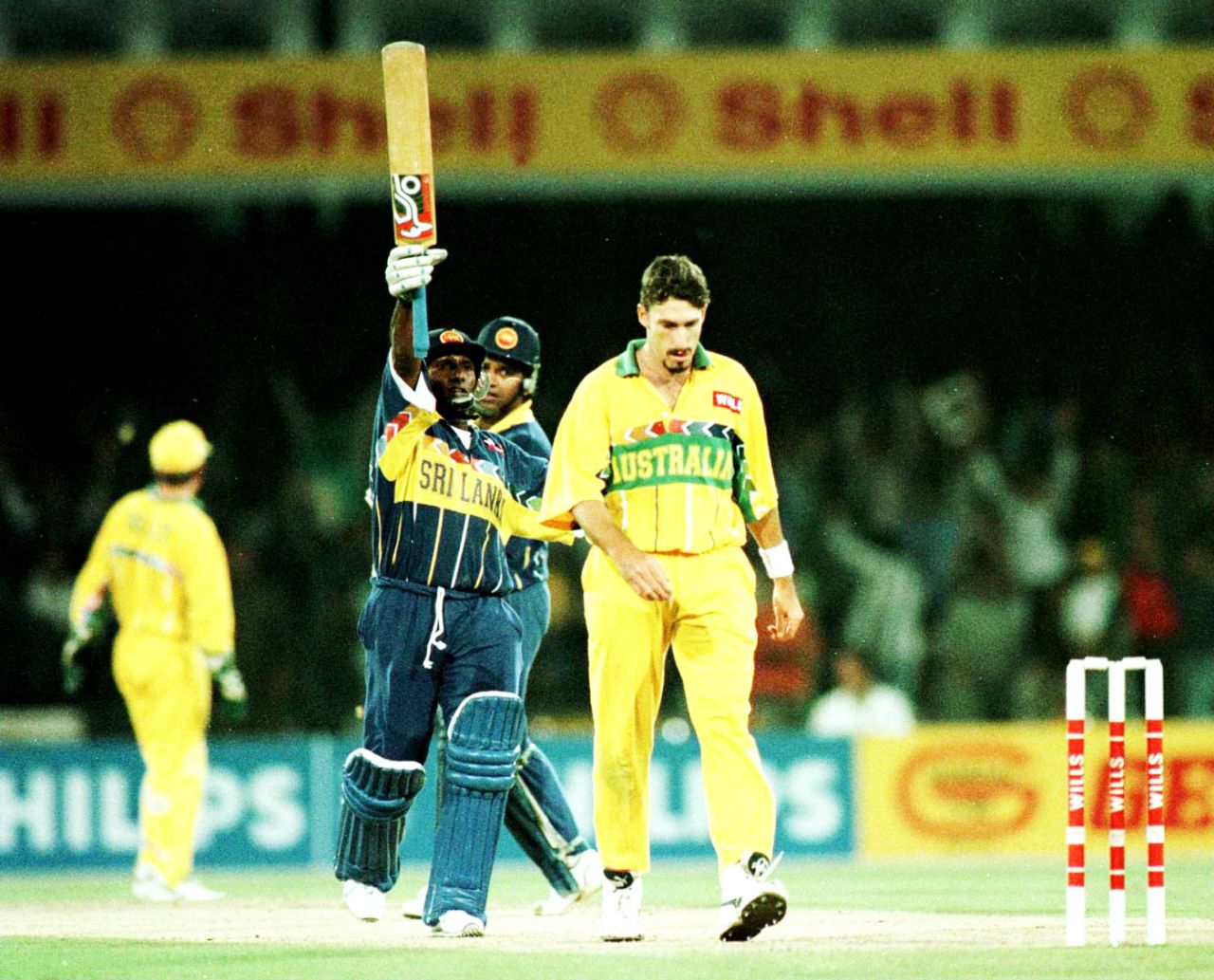 Aravinda de Silva celebrates his hundred, Australia v Sri Lanka, World Cup, final, Colombo, March 17, 1996