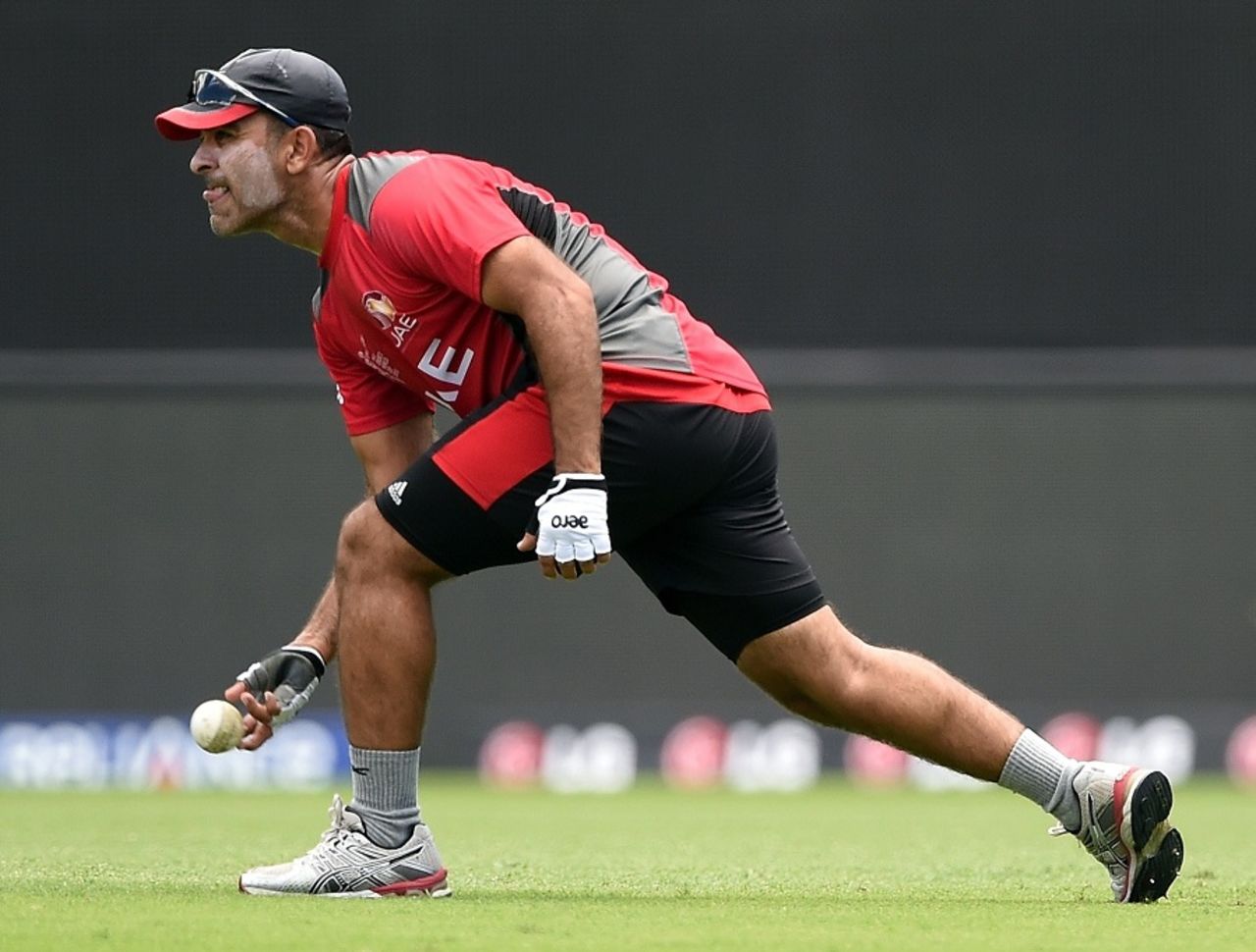 Mohammad Tauqir prepares to under-arm the ball during a training session, World Cup 2015, Brisbane, February 24, 2015