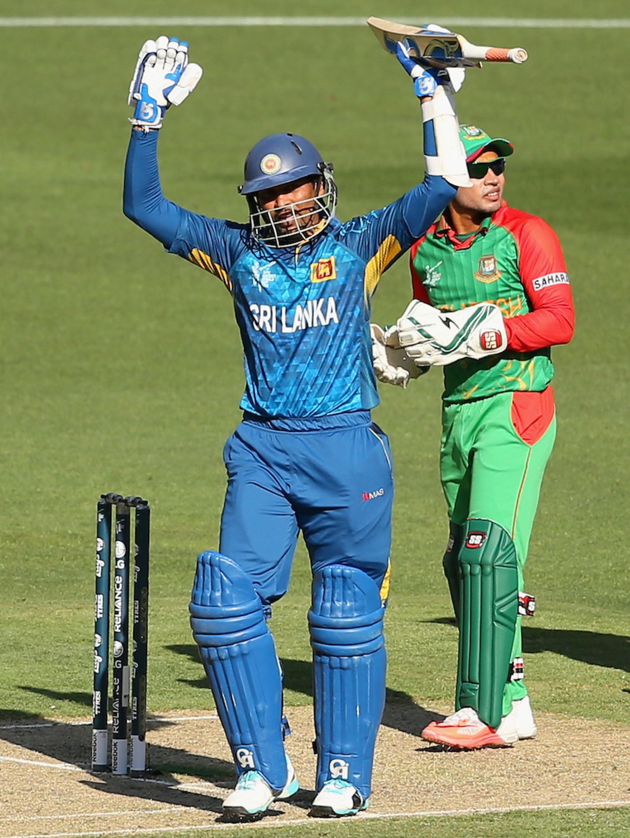 Tillakaratne Dilshan celebrates his 21st ODI hundred, Bangladesh v Sri Lanka, World Cup 2015, Group A, Melbourne, February 26, 2015