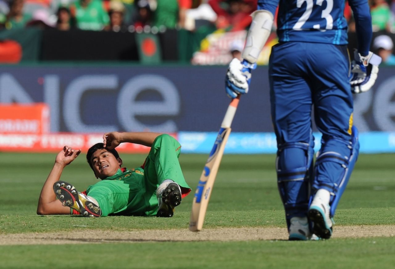 Taskin Ahmed reacts after dropping a catch off his bowling, Bangladesh v Sri Lanka, World Cup 2015, Group A, Melbourne, February 26, 2015