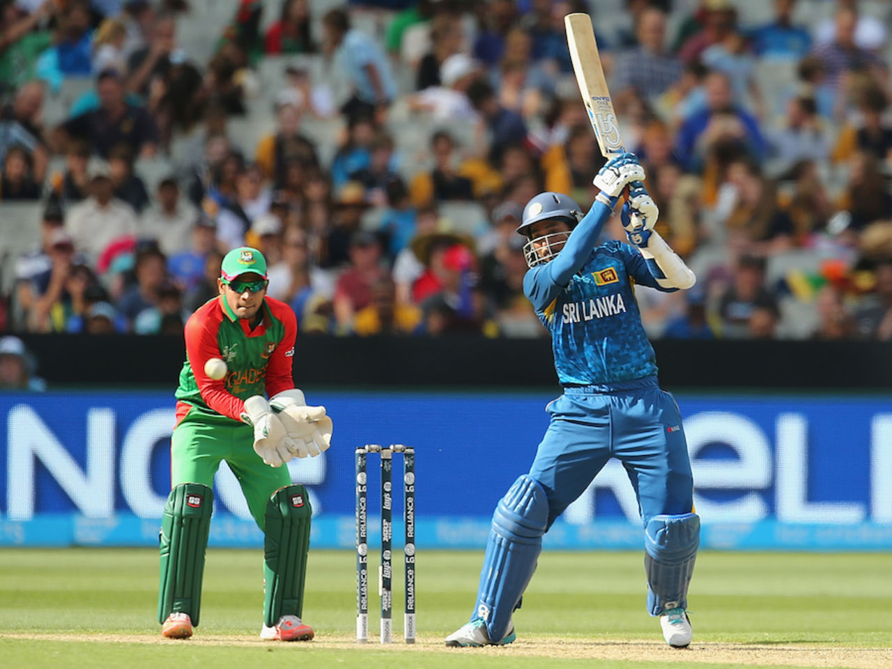Tillakaratne Dilshan punches the ball on the off side, Bangladesh v Sri Lanka, World Cup 2015, Group A, Melbourne, February 26, 2015