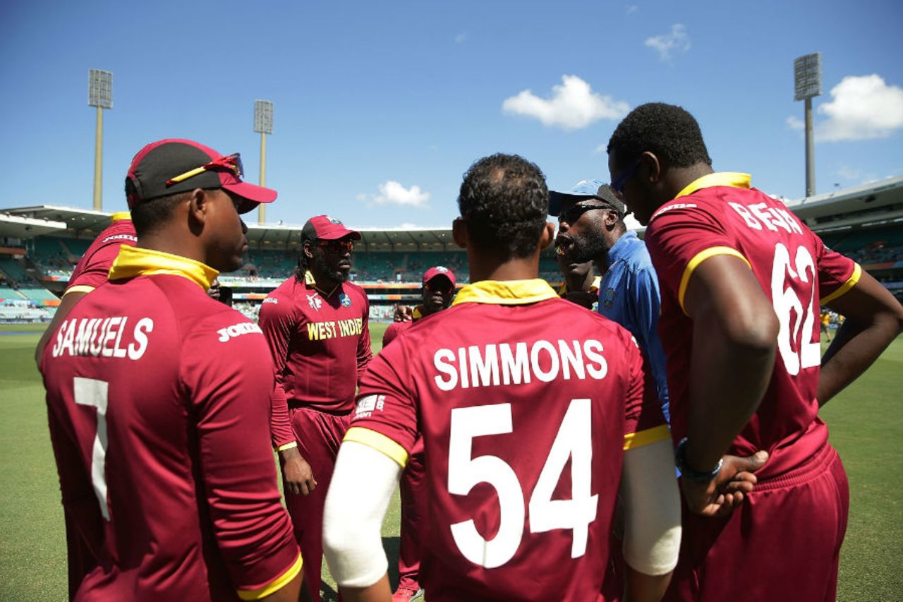 Curtly Ambrose hands out final instructions before West Indies take to the field, South Africa v West Indies, World Cup 2015, Group B, Sydney, February 27, 2015