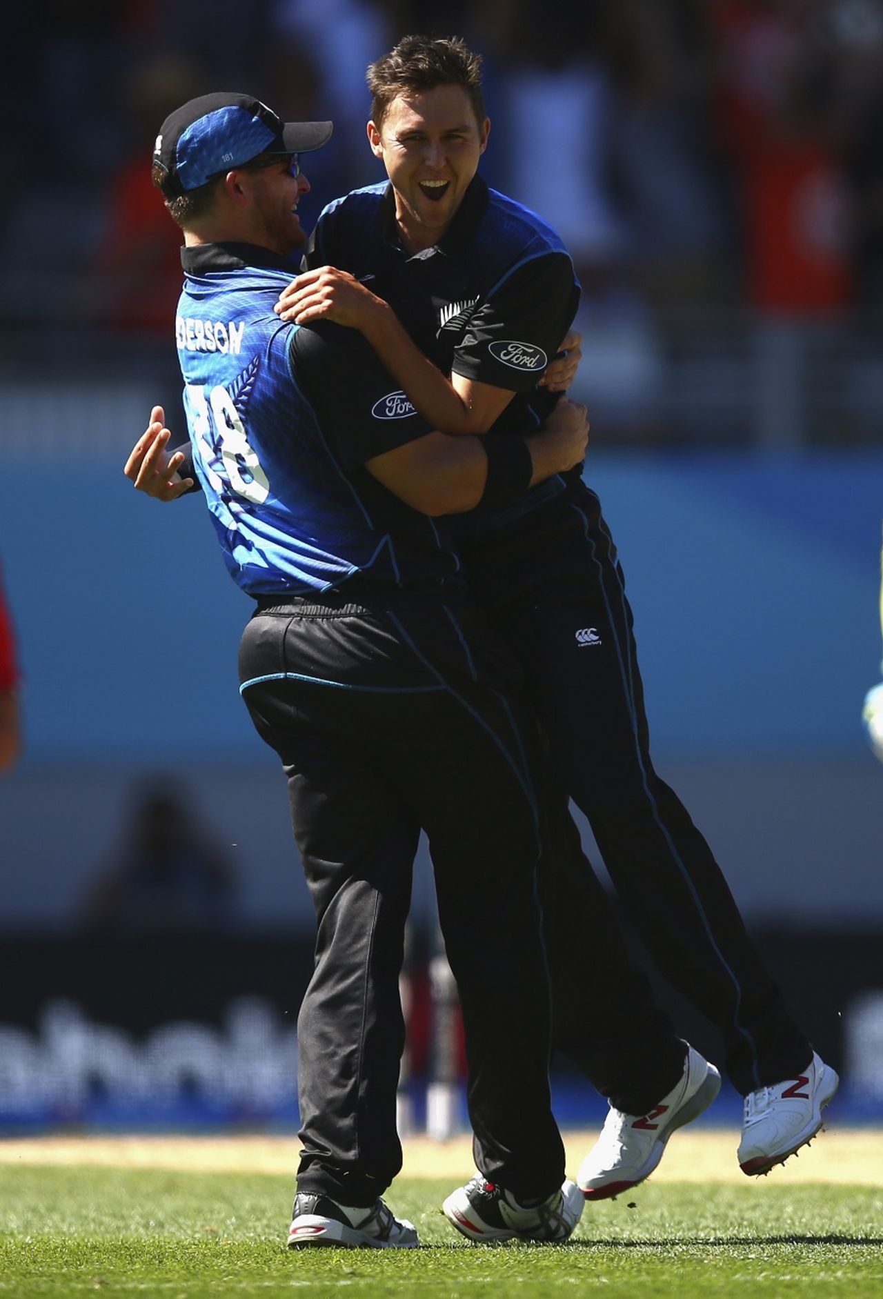 Trent Boult celebrates with Corey Anderson, New Zealand v Australia, World Cup 2015, Group A, Auckland, February 28, 2015