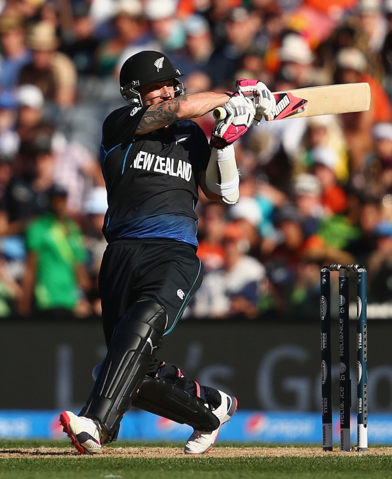 Brendon McCullum strapped on an arm-guard on his injured hand but continued attacking, New Zealand v Australia, World Cup 2015, Group A, Auckland, February 28, 2015