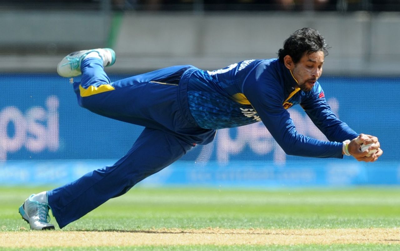 Tillakaratne Dilshan completes a diving catch off his own bowling, England v Sri Lanka, World Cup 2015, Group A, Wellington, March 1, 2015