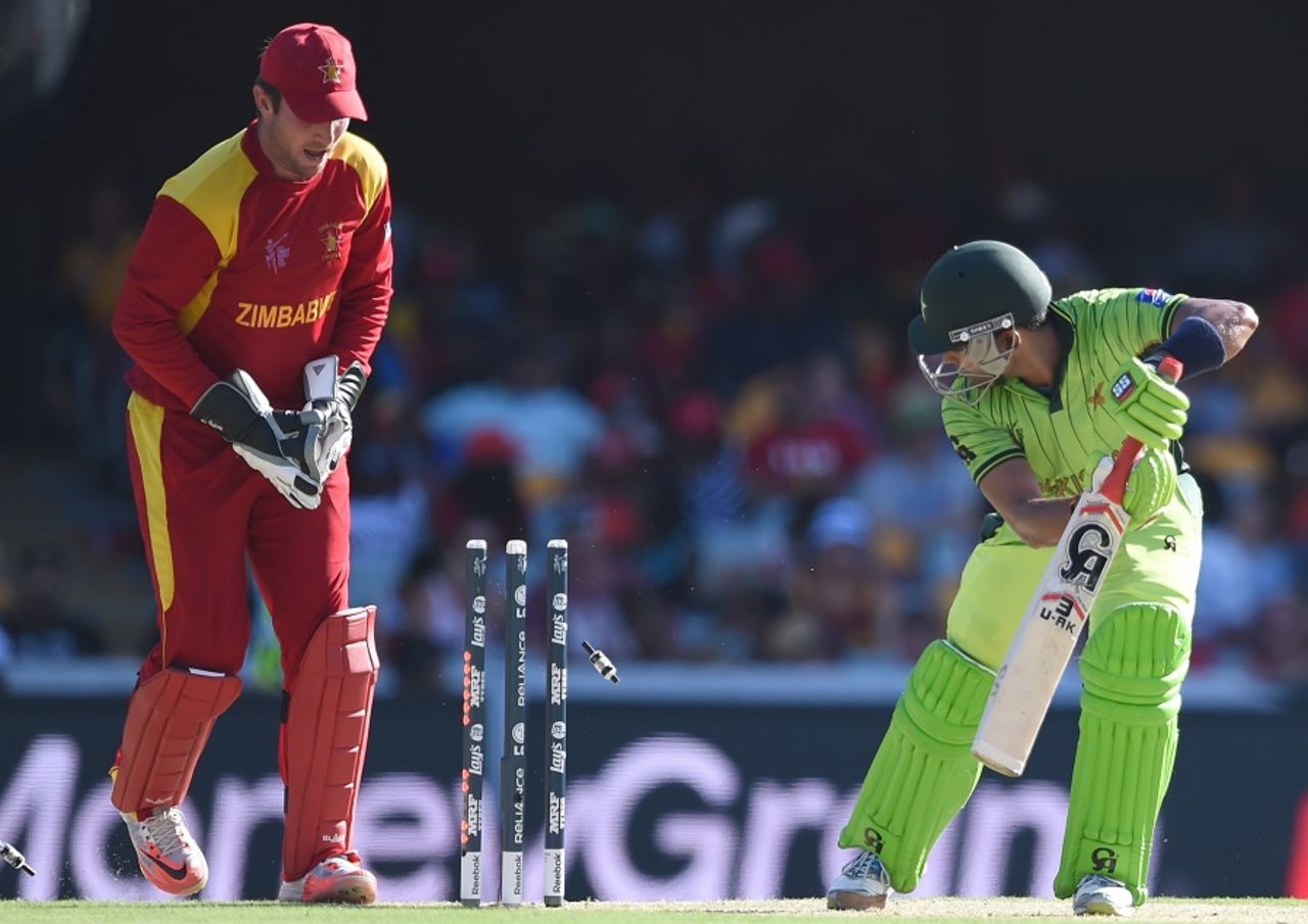 Umar Akmal is cleaned up by Sean Williams, Pakistan v Zimbabwe, World Cup 2015, Group B, Brisbane, March 1, 2015