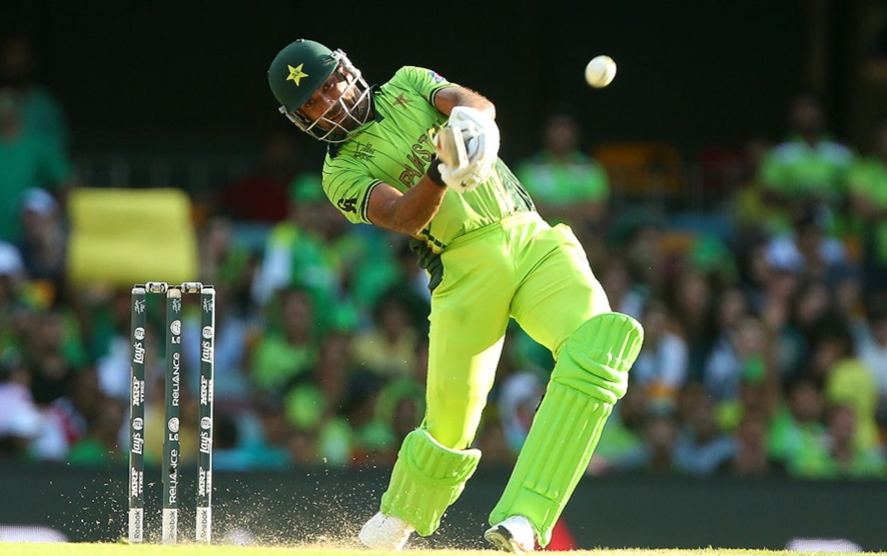 Wahab Riaz takes the aerial route, Pakistan v Zimbabwe, World Cup 2015, Group B, Brisbane, March 1, 2015