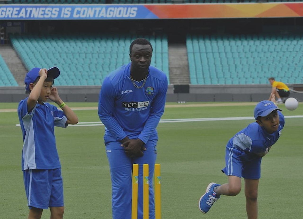 On The Roach: Kemar Roach plays the umpire, World Cup 2015, Sydney, March 2, 2015