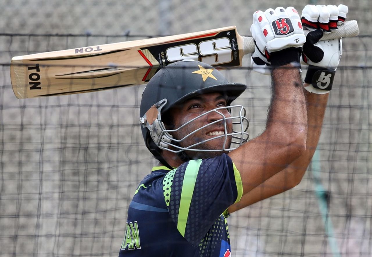 Sohaib Maqsood has a bat in the nets, World Cup 2015, Napier, March 3, 2015