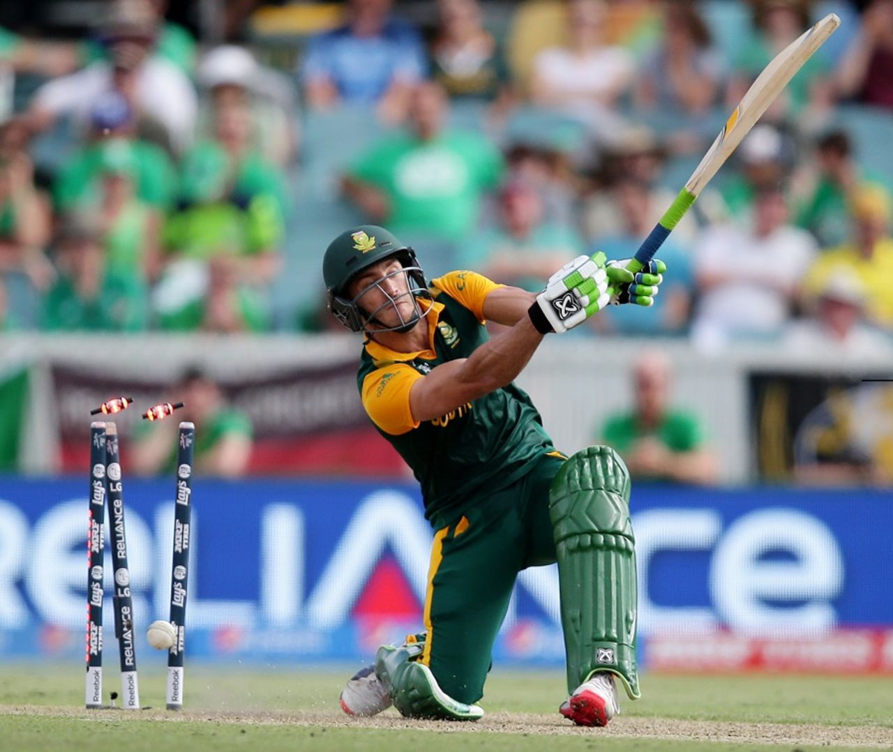 Faf du Plessis missed a yorker and was bowled, Ireland v South Africa, World Cup 2015, Group B, Canberra, March 3, 2015