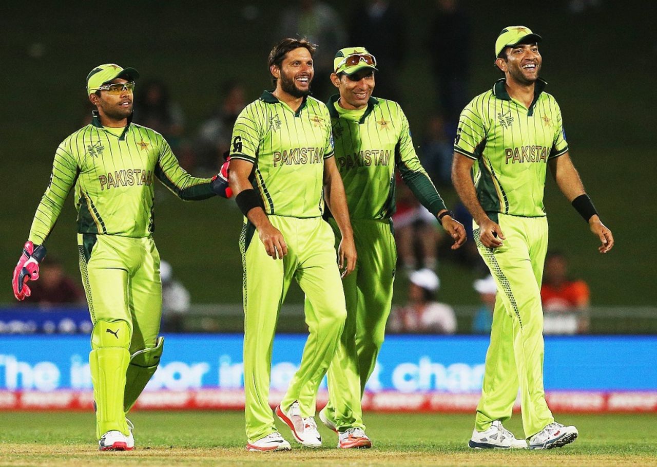 Shahid Afridi is flanked by his team-mates after dismissing Rohan Mustafa, Pakistan v UAE, World Cup 2015, Group B, Napier, March 4, 2015
